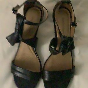 Woman black shoes